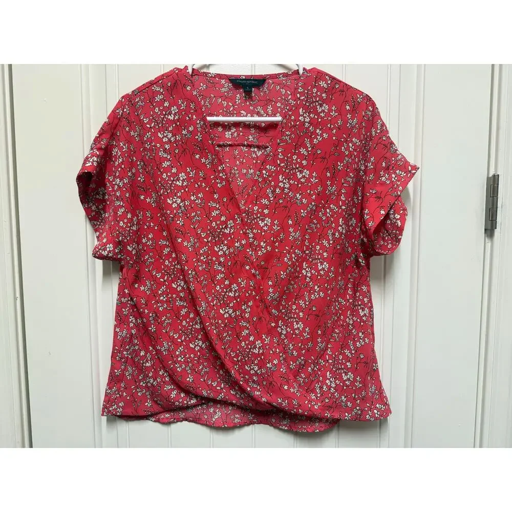 Banana Republic Dressy Blouse Cross front Coral with flowers  Size Small